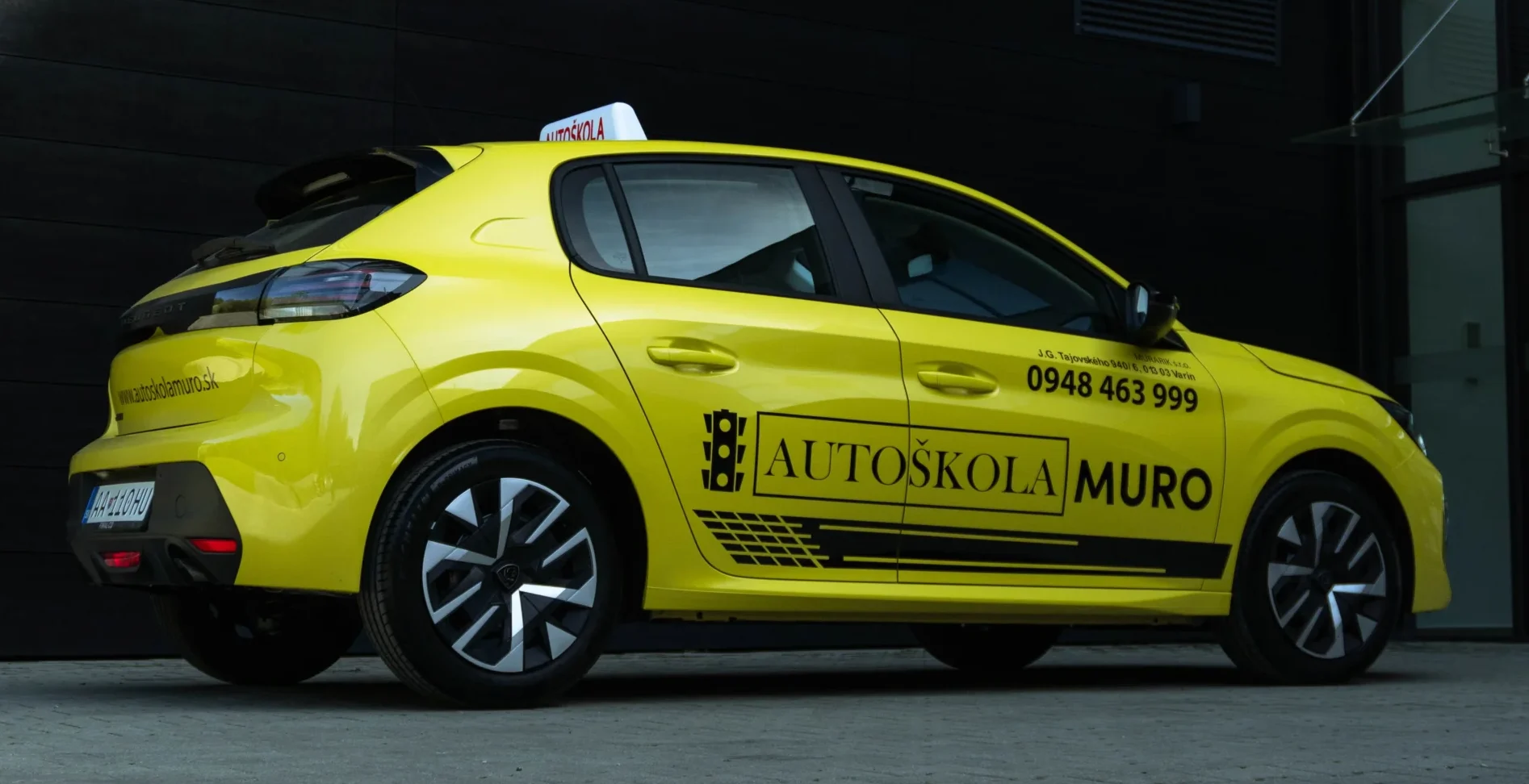 galeria autoskola muro auto peugeot