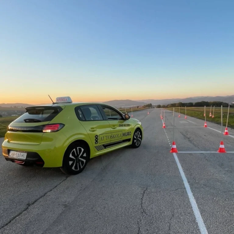 auto peugeot na cvicisku na letisku